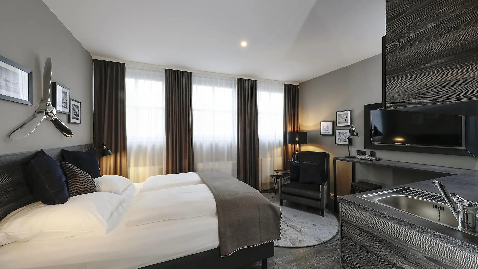 Airporthotel Berlin-Adlershof 3*, Берлин